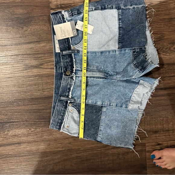 NWT gap patchwork denim 4” short sz 30/10 - Picture 4 of 6